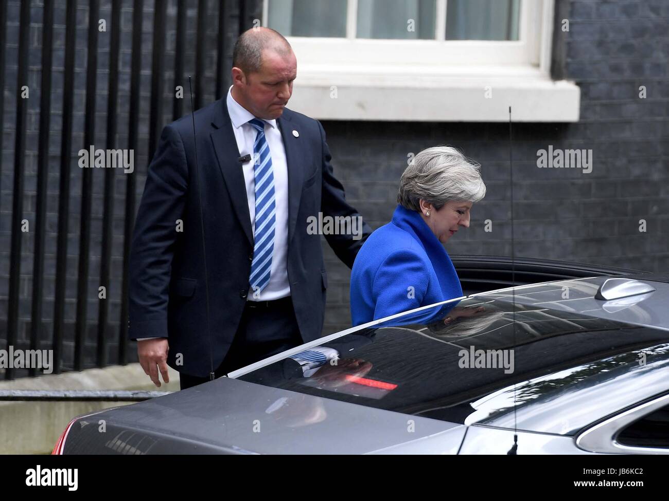 London, UK. 9. Juni 2017. Theresa kann Downing Street zu Buckingham Palace Kredit gehen lässt: Finnbarr Webster/Alamy Live News Stockfoto