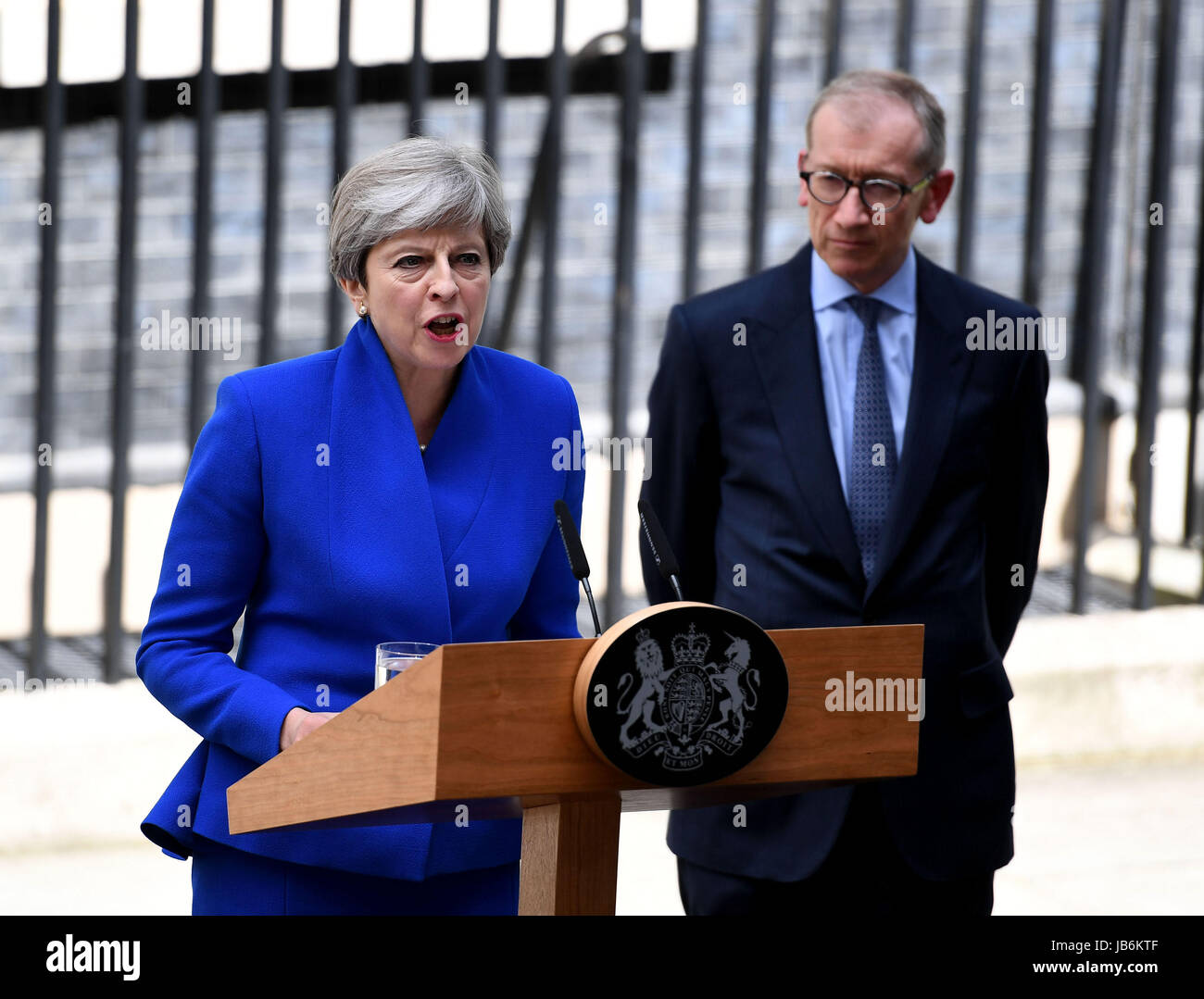 London, UK. 9. Juni 2017. Premierminister Theresa May und Ehemann Phillip Credit: Finnbarr Webster/Alamy Live News Stockfoto