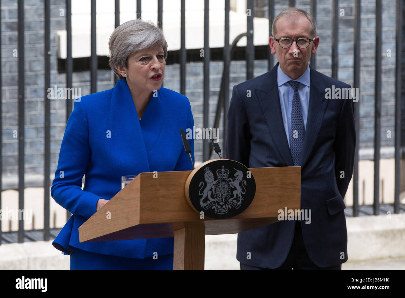 London, UK. 9. Juni 2017. Theresa Statement May ein außerhalb 10 Downing Street über die Bildung einer neuen Regierung mit der DUP, nach ihrem Besuch zum Buckingham Palace. Bildnachweis: Mark Kerrison/Alamy Live-Nachrichten Stockfoto