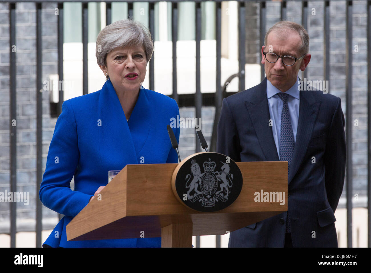 London, UK. 9. Juni 2017. Theresa Statement May ein außerhalb 10 Downing Street über die Bildung einer neuen Regierung mit der DUP, nach ihrem Besuch zum Buckingham Palace. Bildnachweis: Mark Kerrison/Alamy Live-Nachrichten Stockfoto