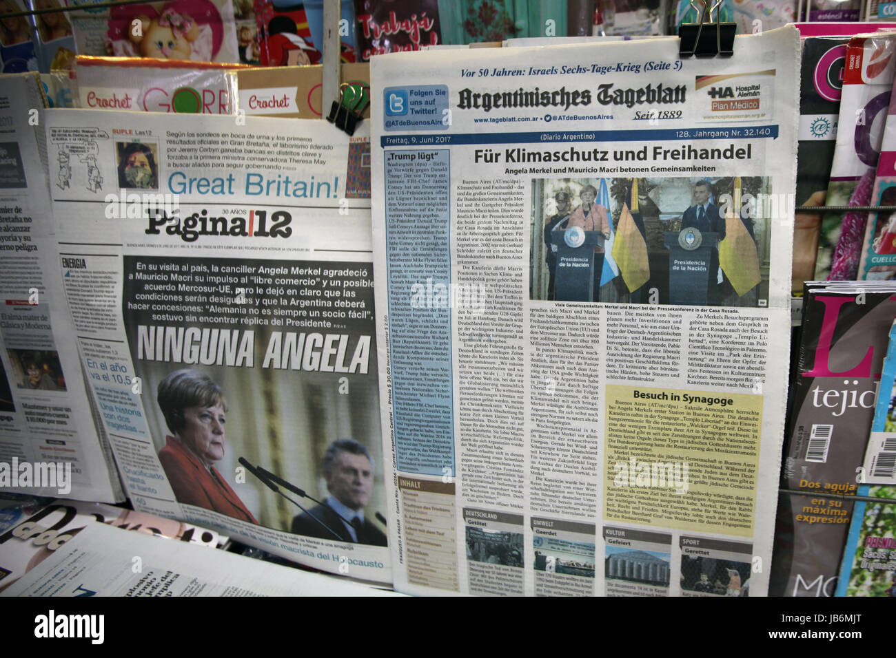 Buenos Aires Buenos Aires Argentinien 9 Juni 2017 Titelseiten Der Wichtigsten Zeitungen In Argentinien Und Seine Schlagzeilen Uber Den Besuch Von Angela Merkel Argentinisches Tageblatt Der Zeitung Der Deutschen Gemeinde In Argentinien