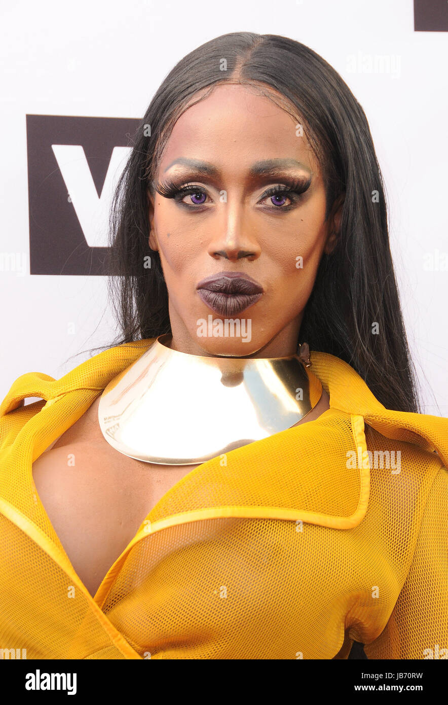 Nina Bonina Brown Stockfotos Und Bilder Kaufen Alamy