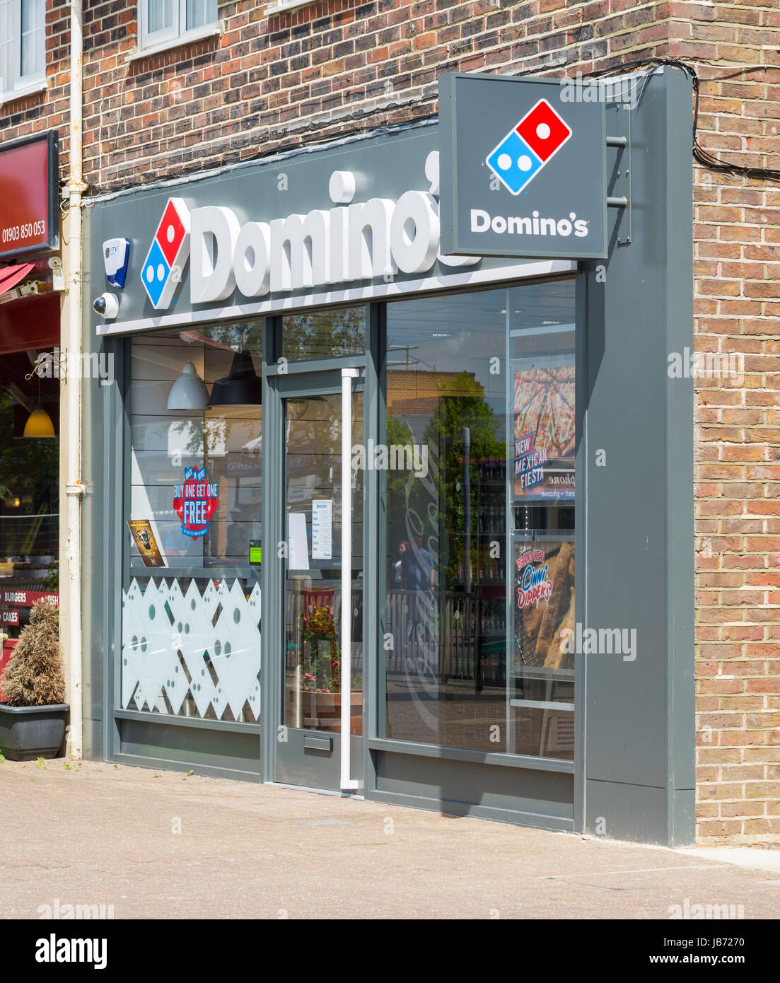 Dominos Pizza Ladenfront im Vereinigten Königreich. Stockfoto