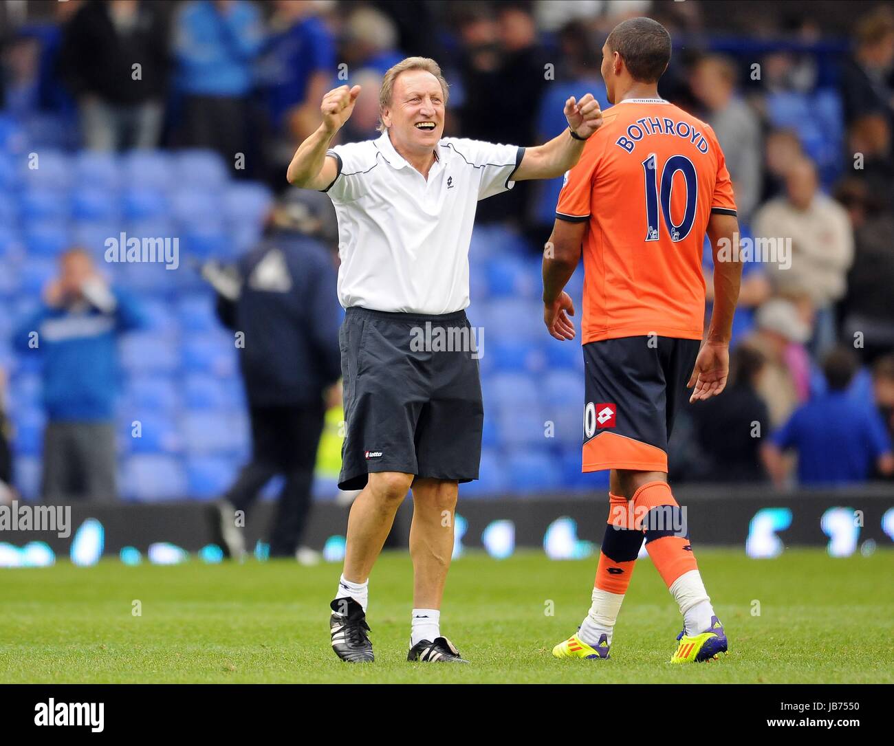 NEIL WARNOCK feiert Sieg EVERTON V QUEENS PARK RANGERS GOODISON PARK EVERTON ENGLAND 20. August 2011 Stockfoto