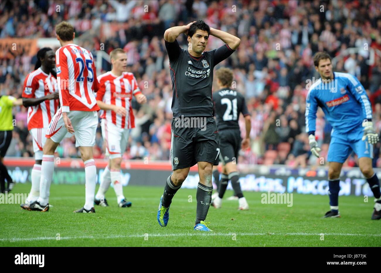 LUIS SUAREZ nach MISS STOKE CITY V LIVERPOOL FC BRITANNIA STADIUM STOKE ENGLAND 10. September 2011 Stockfoto