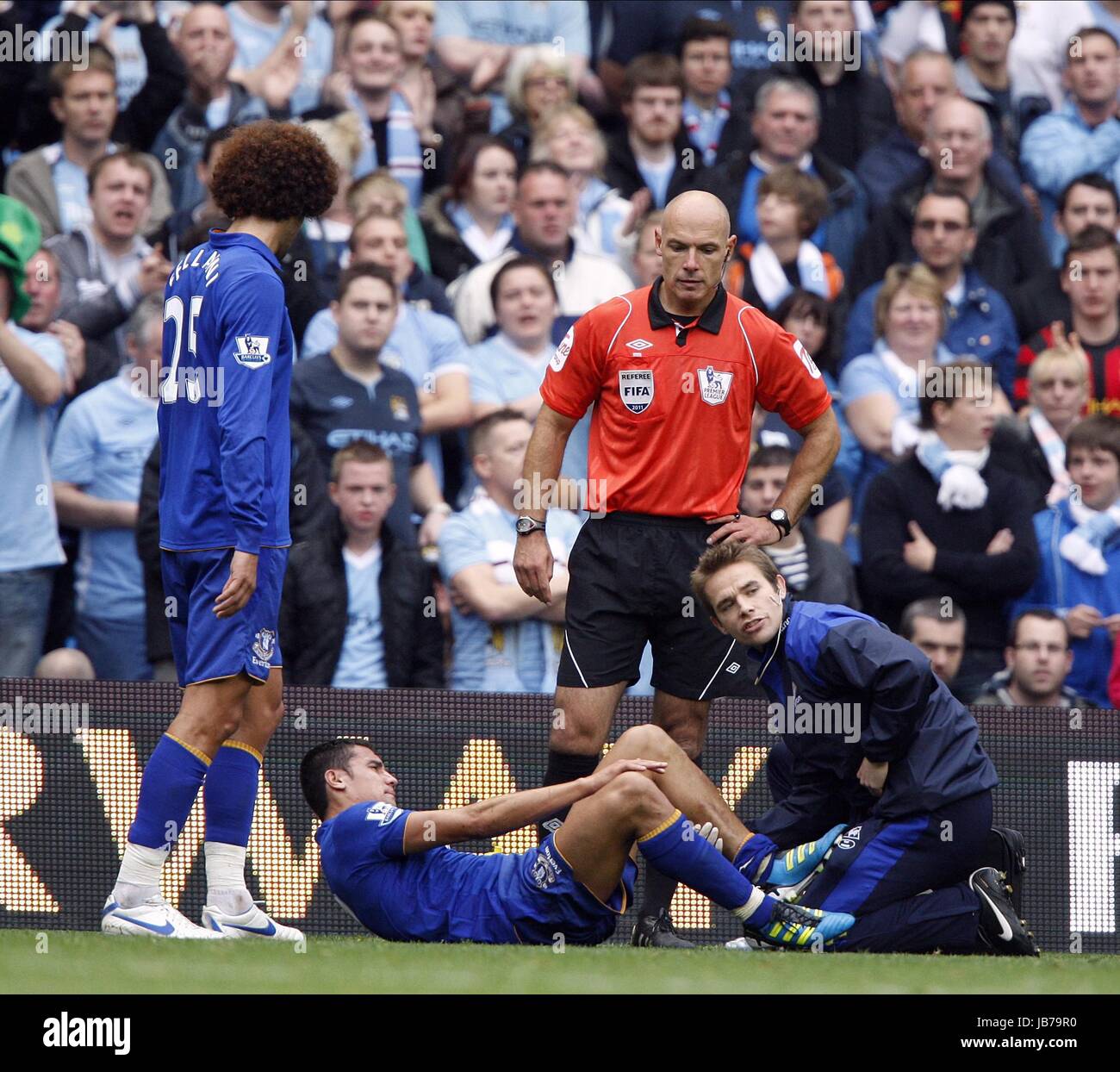 TIM CAHILL Verletzungen MANCHESTER CITY V EVERTON FC MANCHESTER CITY V EVERTON FC ETHIAD Stadion MANCHESTER ENGLAND 24 September 201 Stockfoto