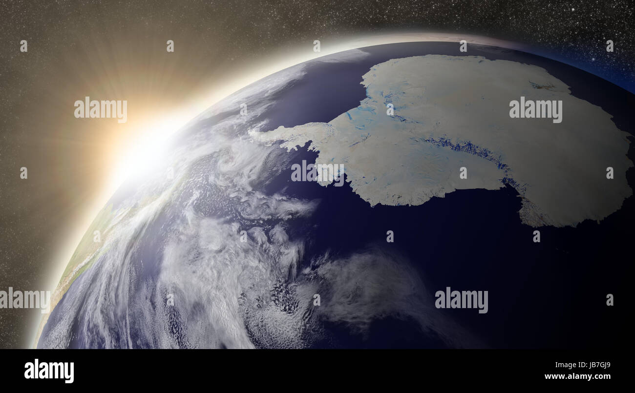 Sonnenuntergang über der Antarktis-Region auf Planeten, die Erde aus dem Weltraum mit Mond und Sternen im Hintergrund angezeigt. Elemente des Bildes von der NASA eingerichtet. Stockfoto