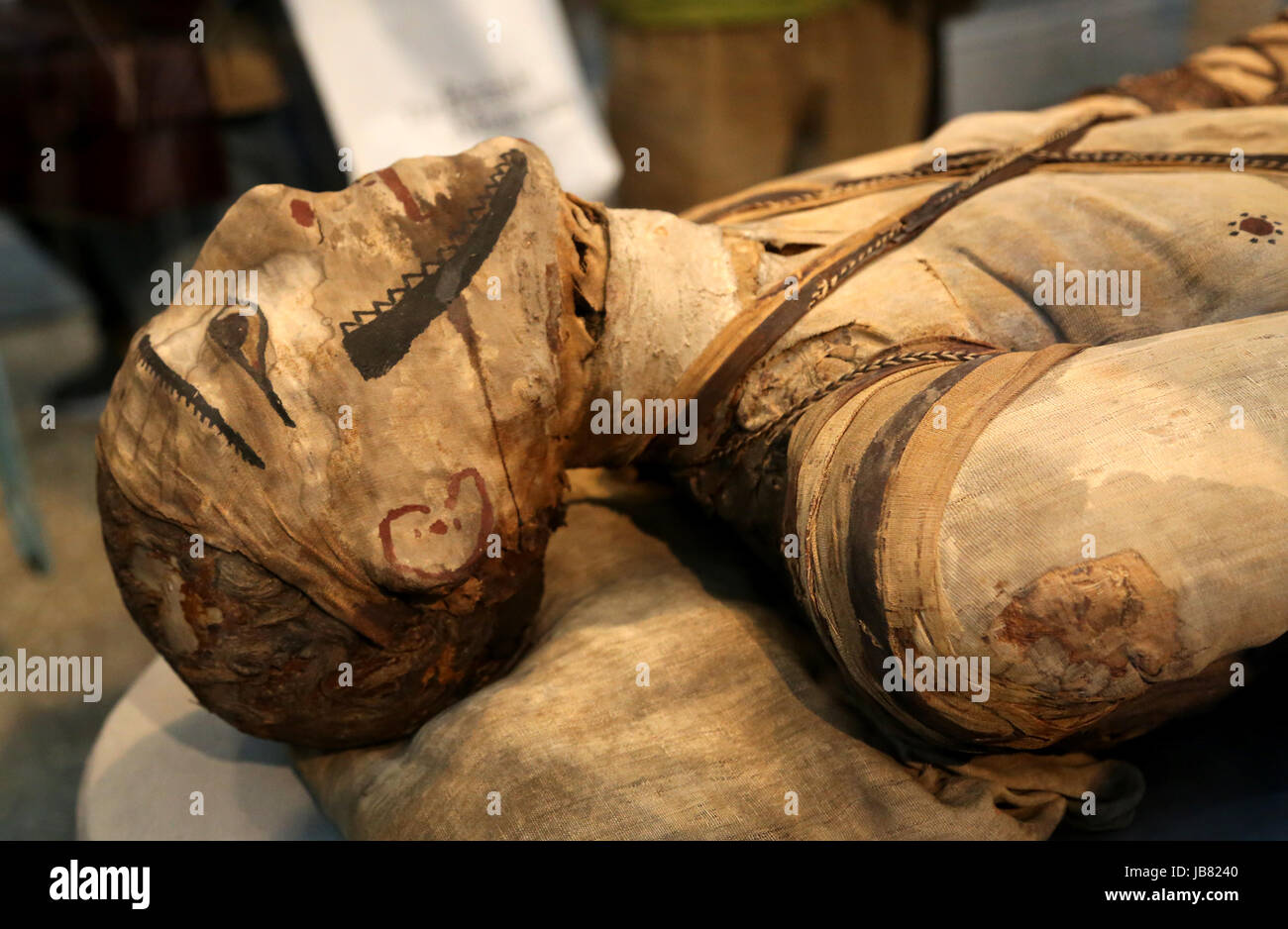 Mumie eines jungen Mannes. Ptolemäische und römische Zeit, nach 305 BC. Aus Theben. Ägypten. British Museum. London. VEREINIGTES KÖNIGREICH. Stockfoto