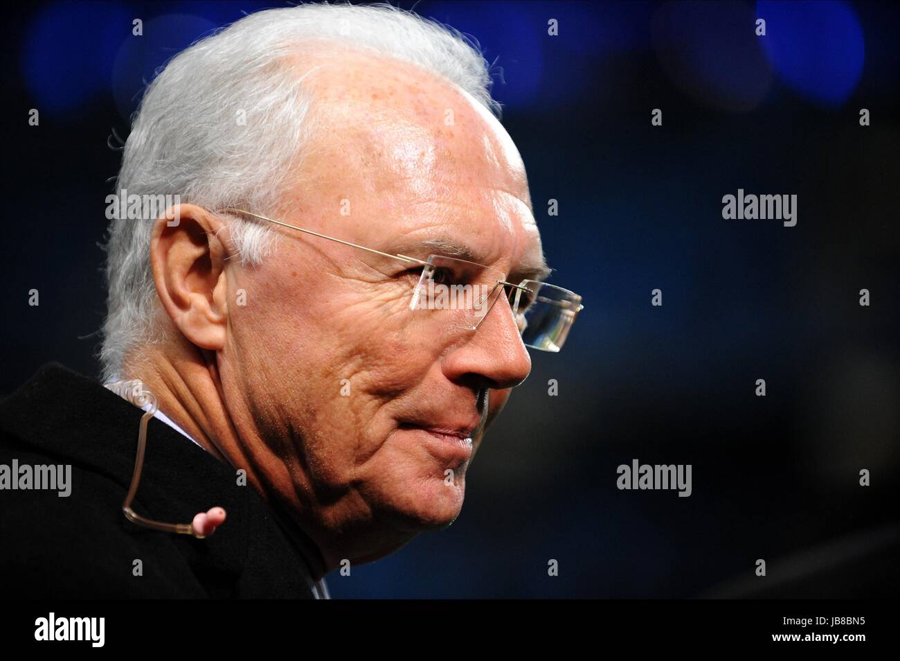 FRANZ BECKENBAUER Deutschland Welt CUP Sieger Deutschland Welt CUP Sieger ETIHAD STADIUM MANCHESTER ENGLAND 7. Dezember 2011 Stockfoto