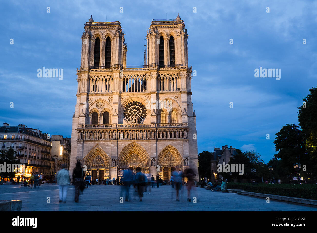 Kathedrale Notre-Dame während der Nacht Stockfoto