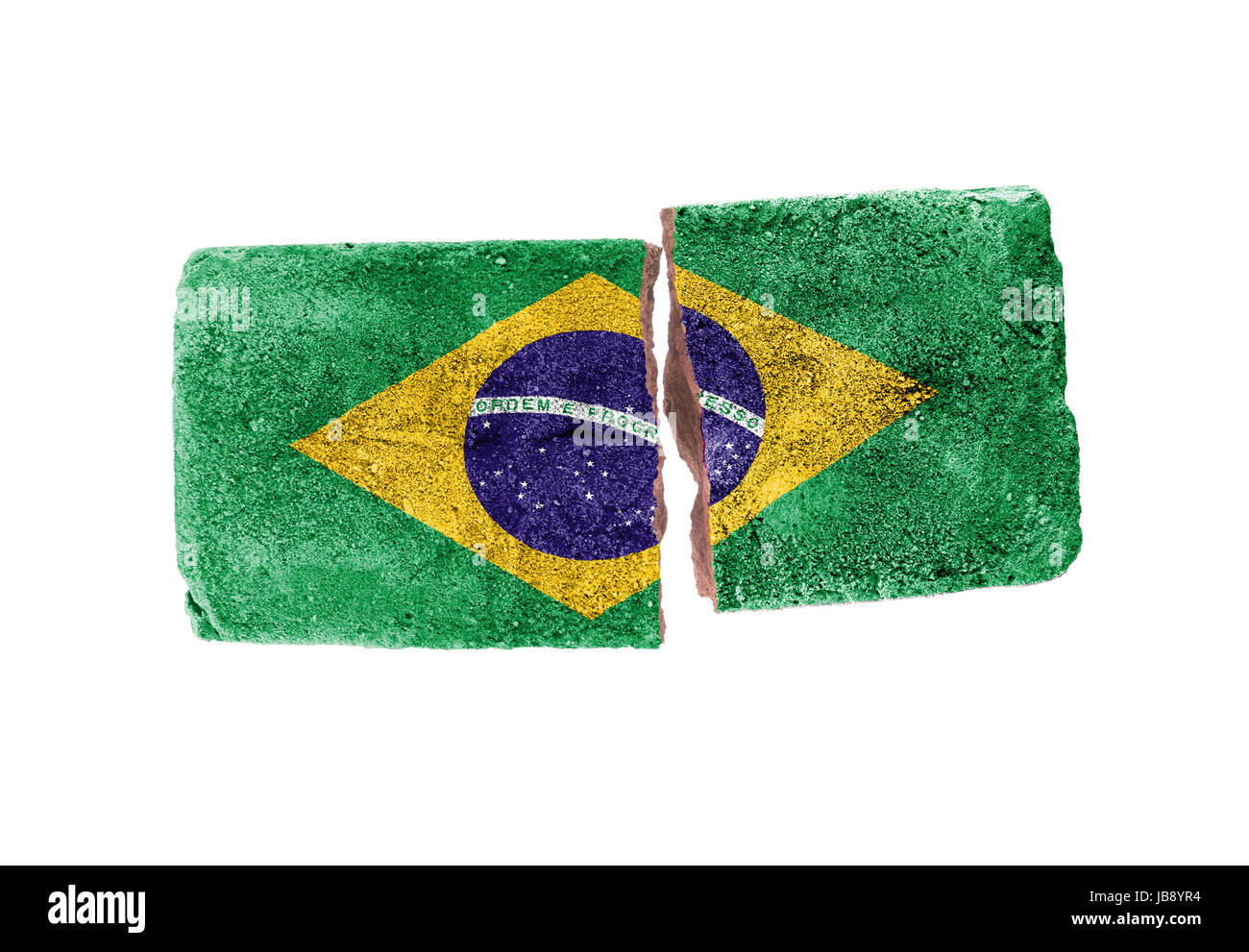 Grobe gebrochene Ziegel, isoliert auf weißem Hintergrund, Flagge von Brasilien Stockfoto