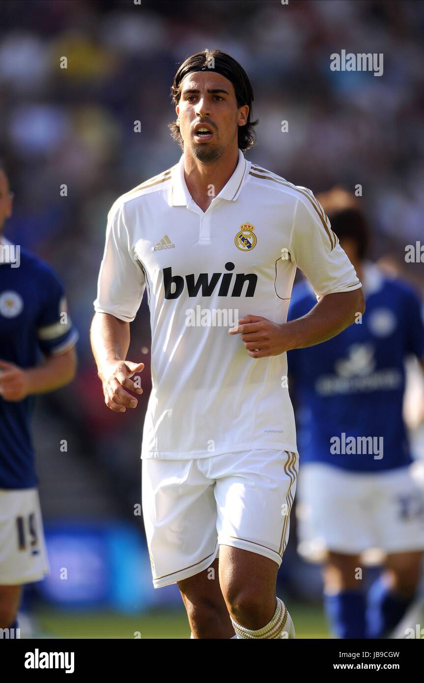 SAMI KHEDIRA REAL MADRID C.F REAL MADRID C.F KING POWER STADIUM LEICESTER ENGLAND 30. Juli 2011 Stockfoto
