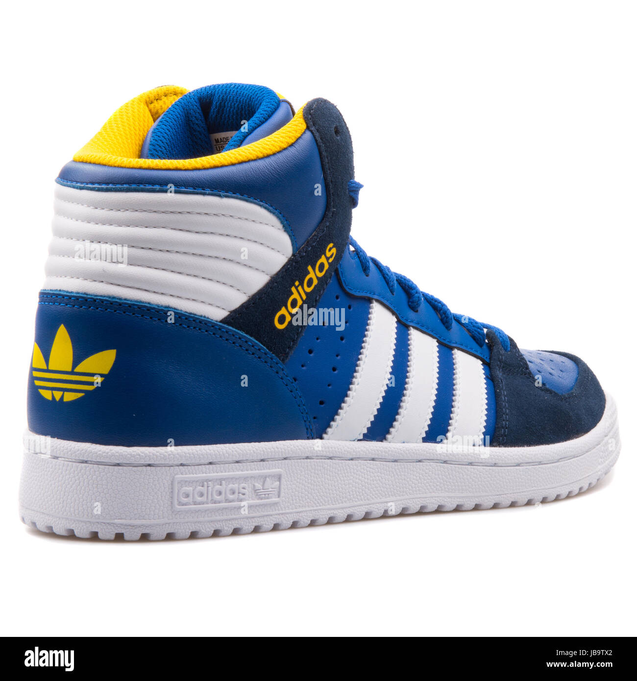 Adidas Pro Spiel 2 blaue, weiße und gelbe Männer Sport-Sneaker - B35364  Stockfotografie - Alamy