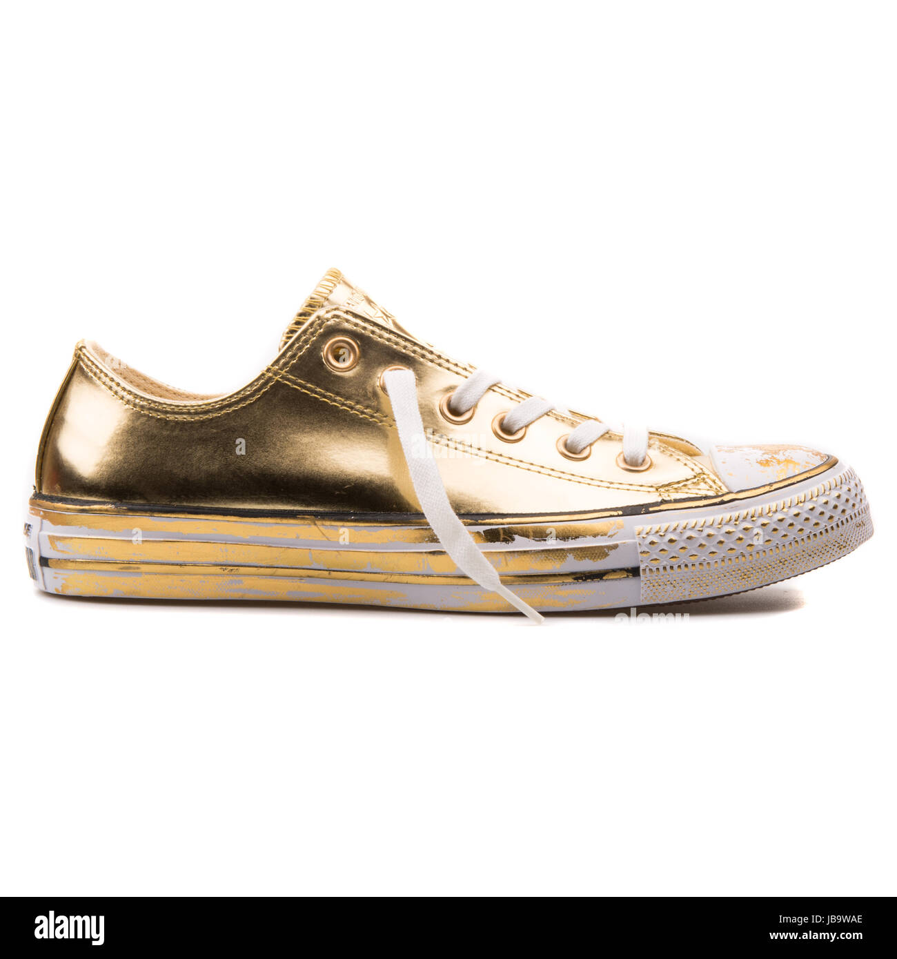 Converse Chuck Taylor All-Star Game Chrom Gold Leder und weißen Ochsen  Damenschuhe - 549653C Stockfotografie - Alamy