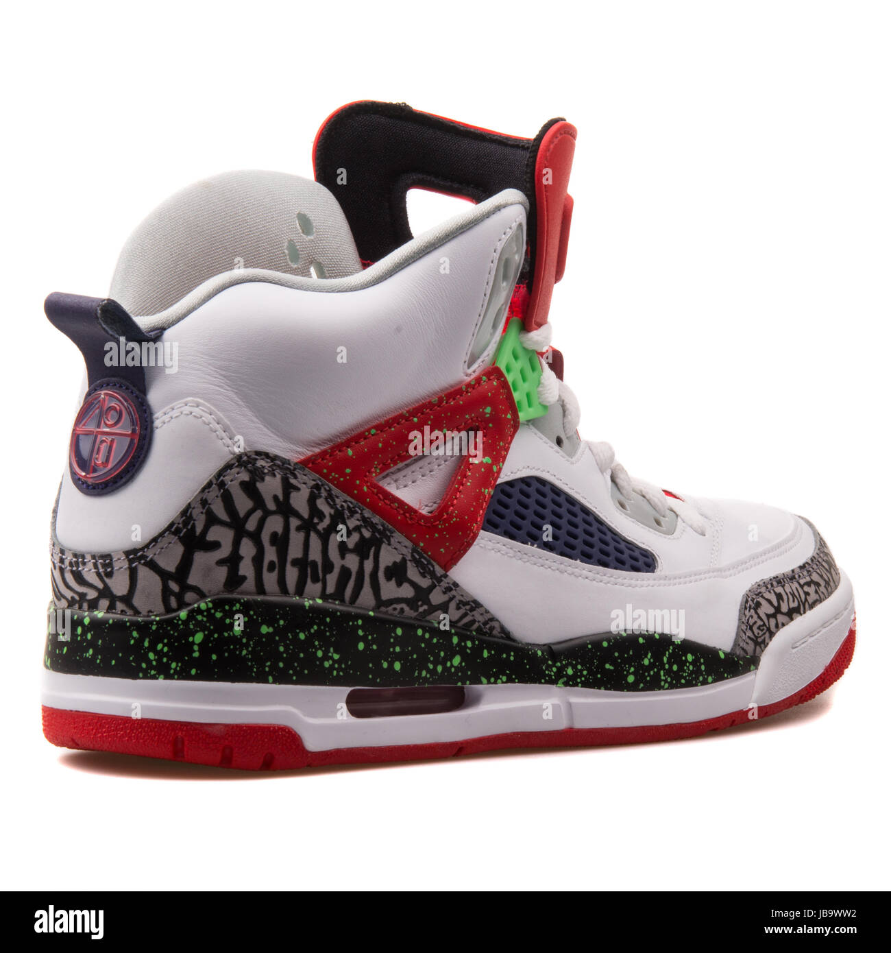 Nike Jordan Spizike weiß, schwarz, rot und Neon grün Herren Basketball- Schuhe - 315371-132 Stockfotografie - Alamy