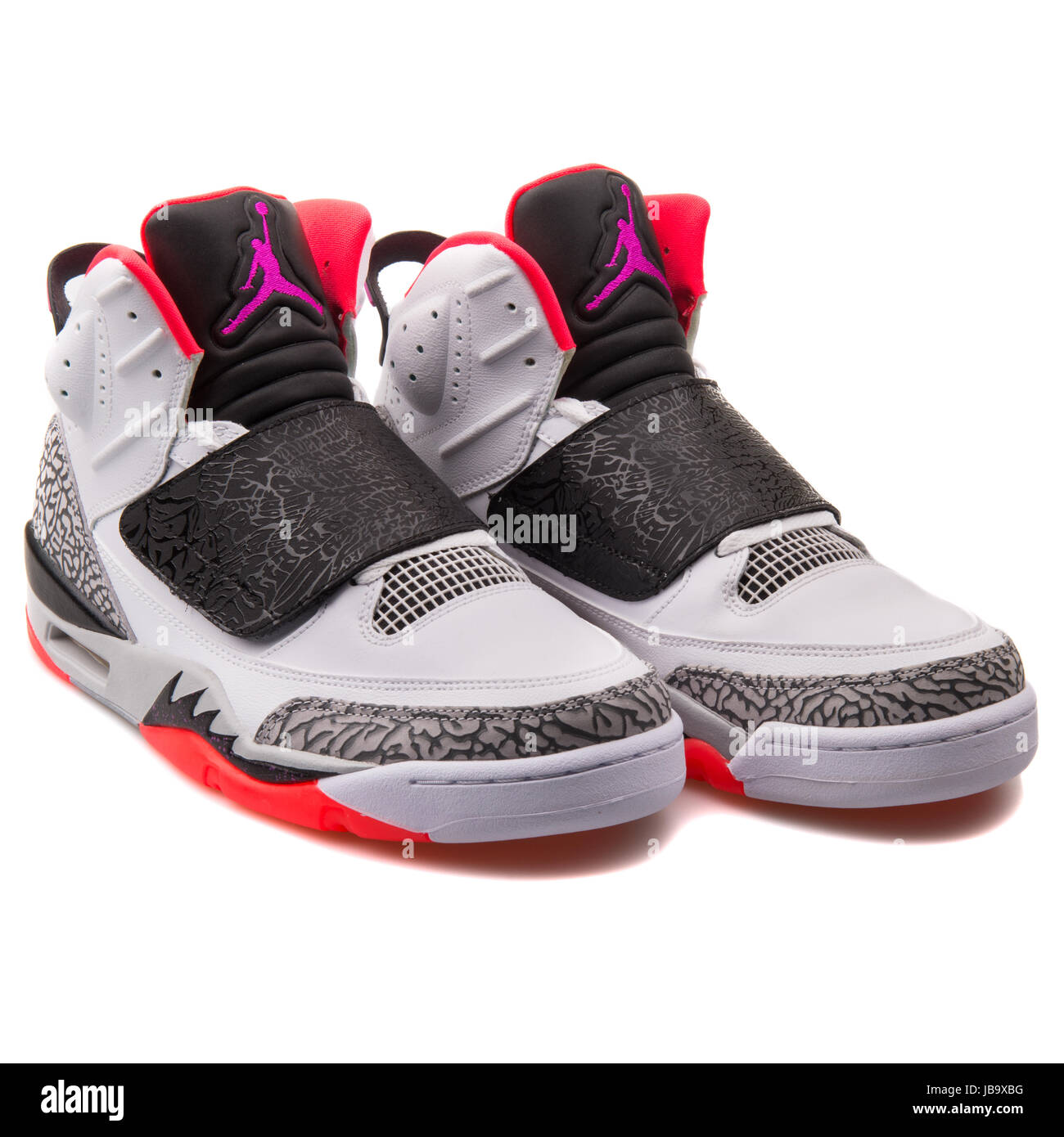 Nike Jordan Sohn von weiß, schwarz und grau Herren Basketball-Schuhe - 512245-105 Stockfoto