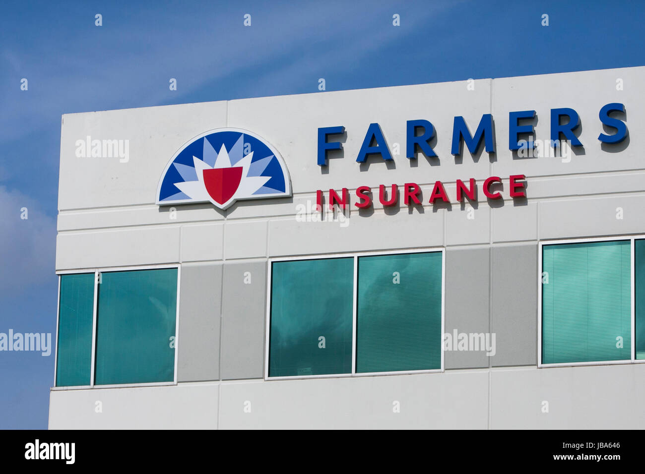 Ein Logo Zeichen außerhalb einer Einrichtung von Farmers Insurance in Houston, Texas, am 28. Mai 2017 besetzt. Stockfoto