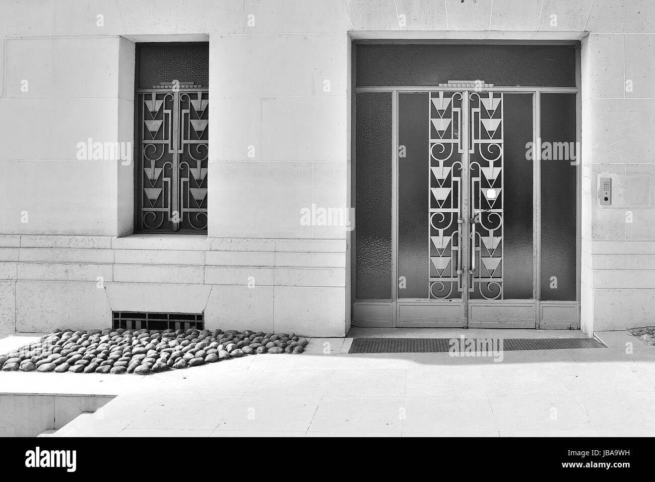 Art-Deco-Tür / Art-Deco-Eingang Paris Stockfoto