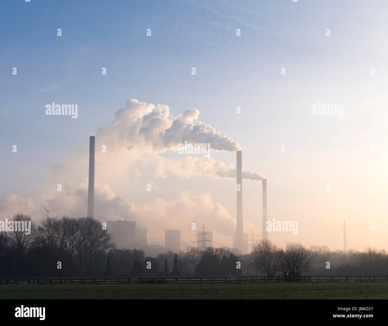 Kraftwerk Scholven ist ein E.ON im Besitz Kohle-Kraftwerk in Gelsenkirchen, Deutschland. Die installierte Leistung von 2300 MW ist es eines der mächtigsten Kohle-Kraftwerke in Europa. Stockfoto