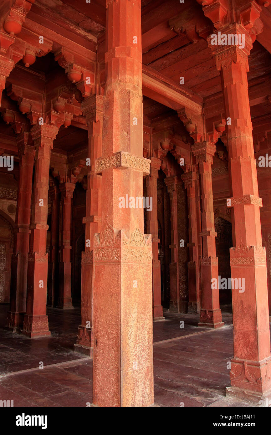 Innere der Jama Masjid in Fatehpur Sikri, Uttar Pradesh, Indien. Die Moschee wurde im Jahre 1648 von Kaiser Shah Jahan erbaut und seine Tochter Jah gewidmet Stockfoto