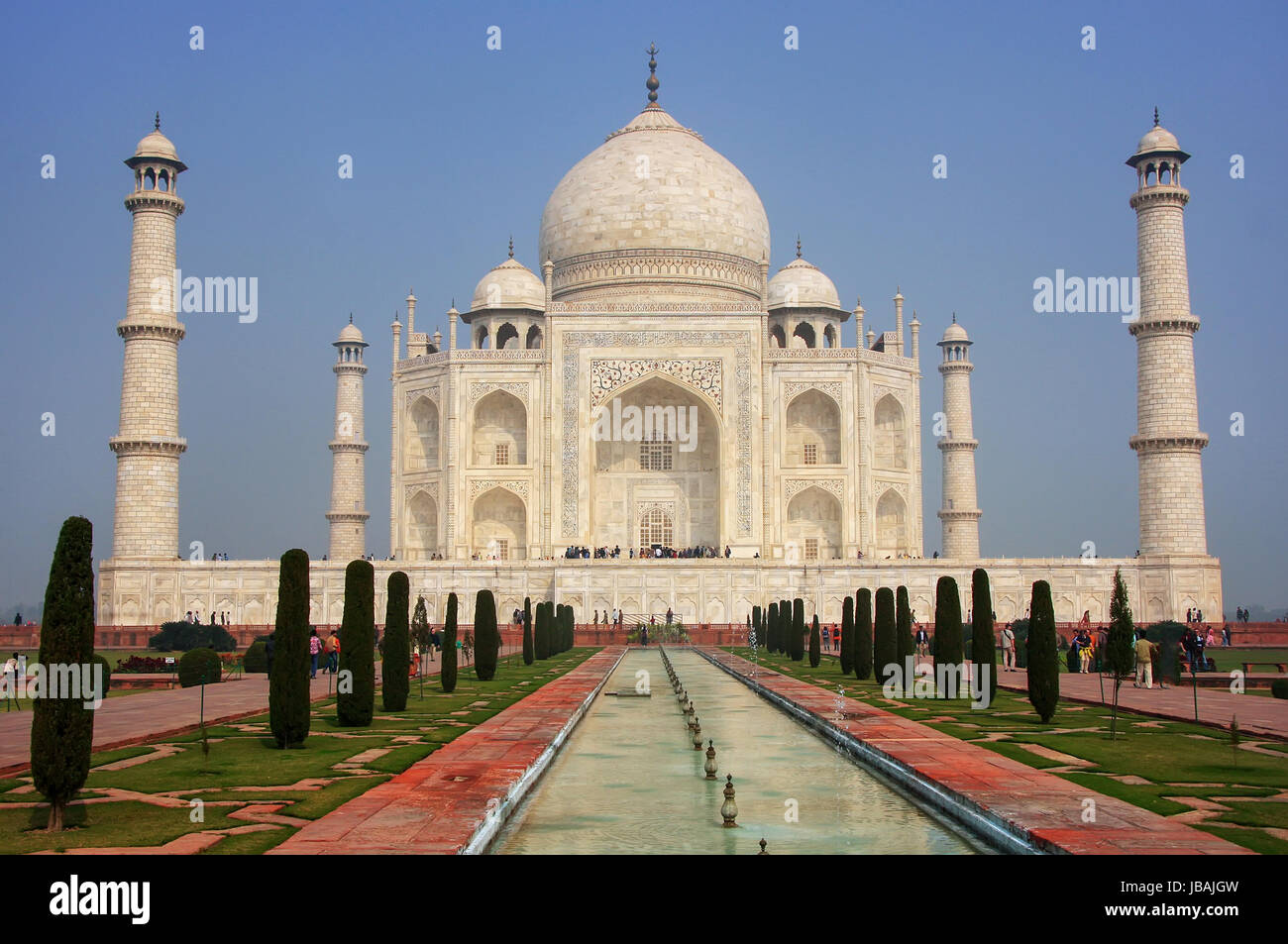 Taj Mahal mit reflektierenden Pool in Agra, Uttar Pradesh, Indien. Es war im Jahre 1632 von Kaiser Shah Jahan als ein Denkmal für seine zweite Frau Mumtaz Maha bauen Stockfoto