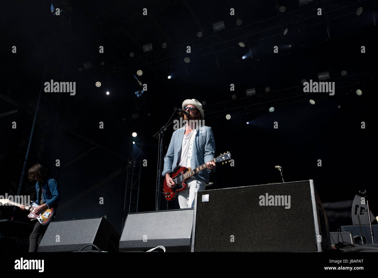 Matt Mays führt auf dem 2017 Field Trip Music & Arts Festival in Toronto, Kanada mit Gitarrist Adam Baldwin Stockfoto