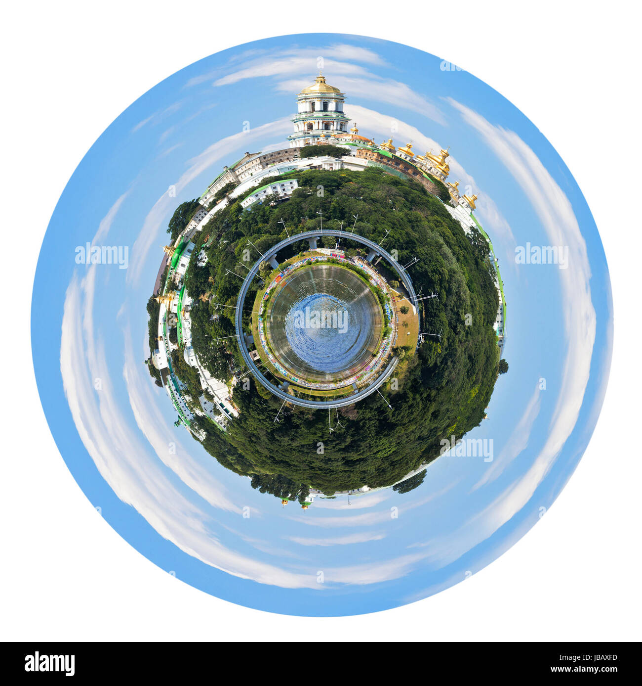 kleine Planeten - isoliert sphärischen Panorama der Riverside Dnjepr mit Kiew Pechersk Lavra auf weißem Hintergrund Stockfoto