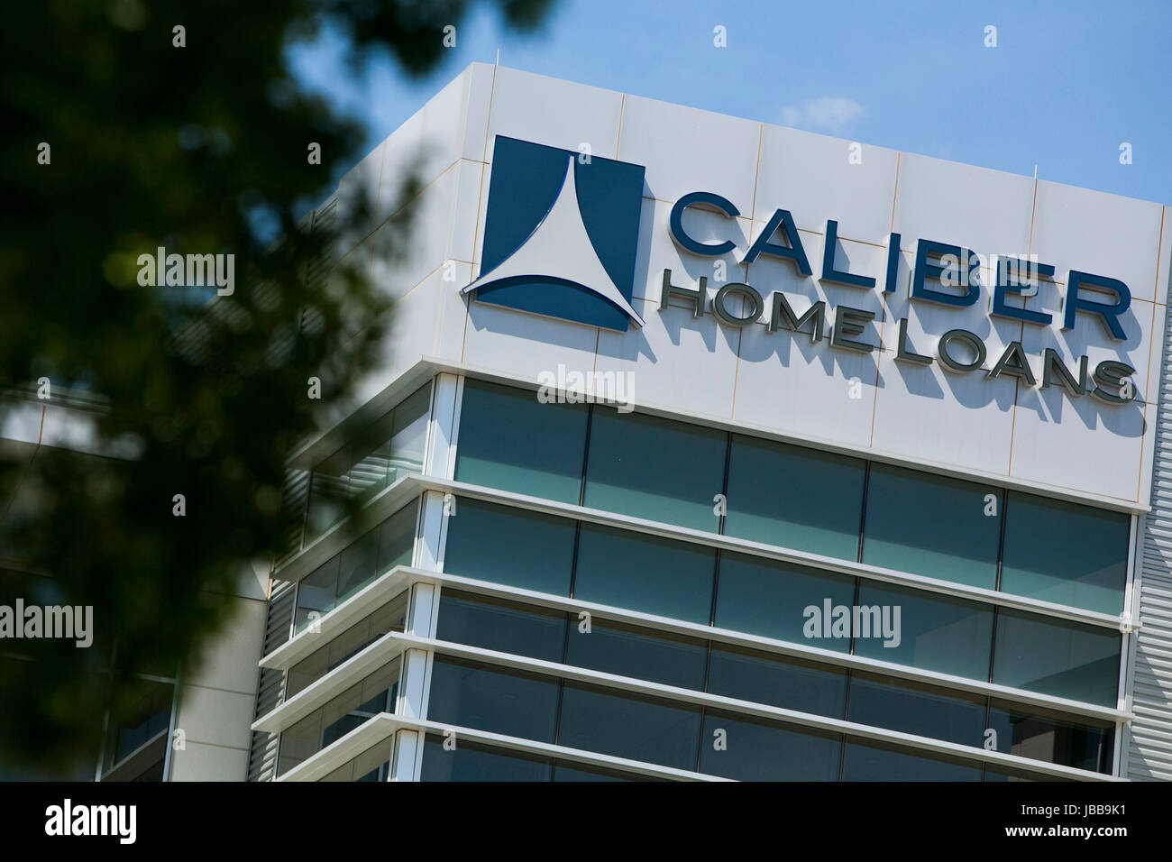 Ein Logo Zeichen außerhalb der Hauptsitz des Kalibers Home Loans, Inc., in Irving, Texas, am 29. Mai 2017. Stockfoto
