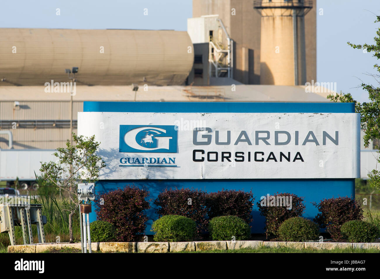 Ein Logo Zeichen außerhalb einer Einrichtung von Guardian Industries in Corsicana, Texas, am 29. Mai 2017 besetzt. Stockfoto