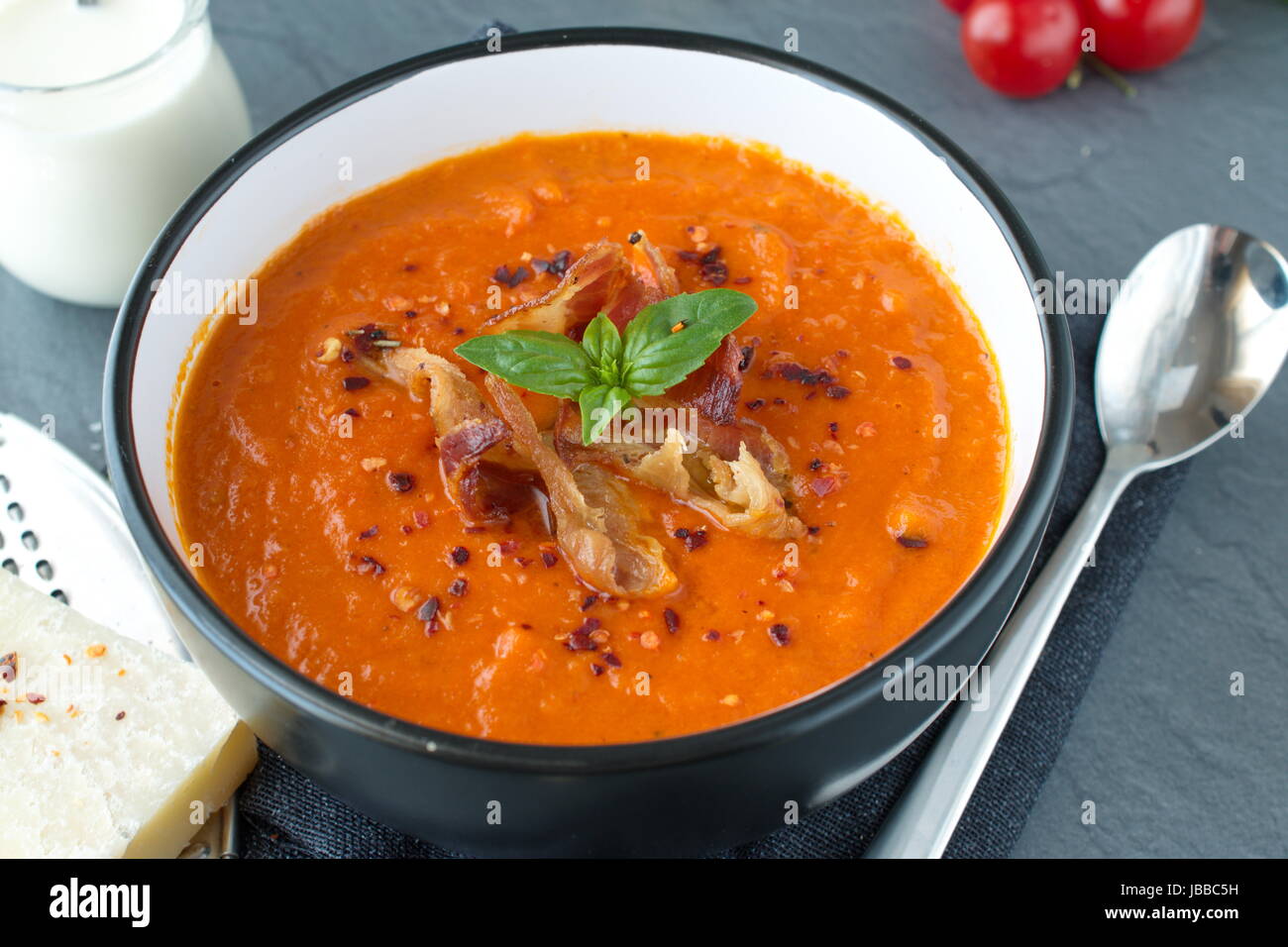 Schwarze keramikschale -Fotos und -Bildmaterial in hoher Auflösung – Alamy