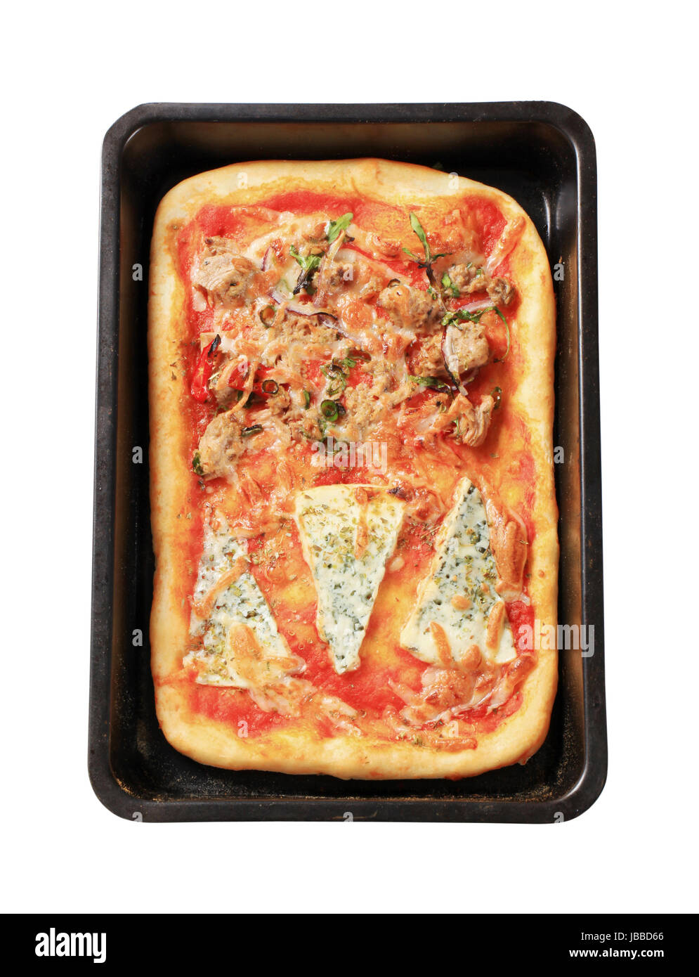 Rechteckige Pizza mit Käse und Thunfisch Stockfoto