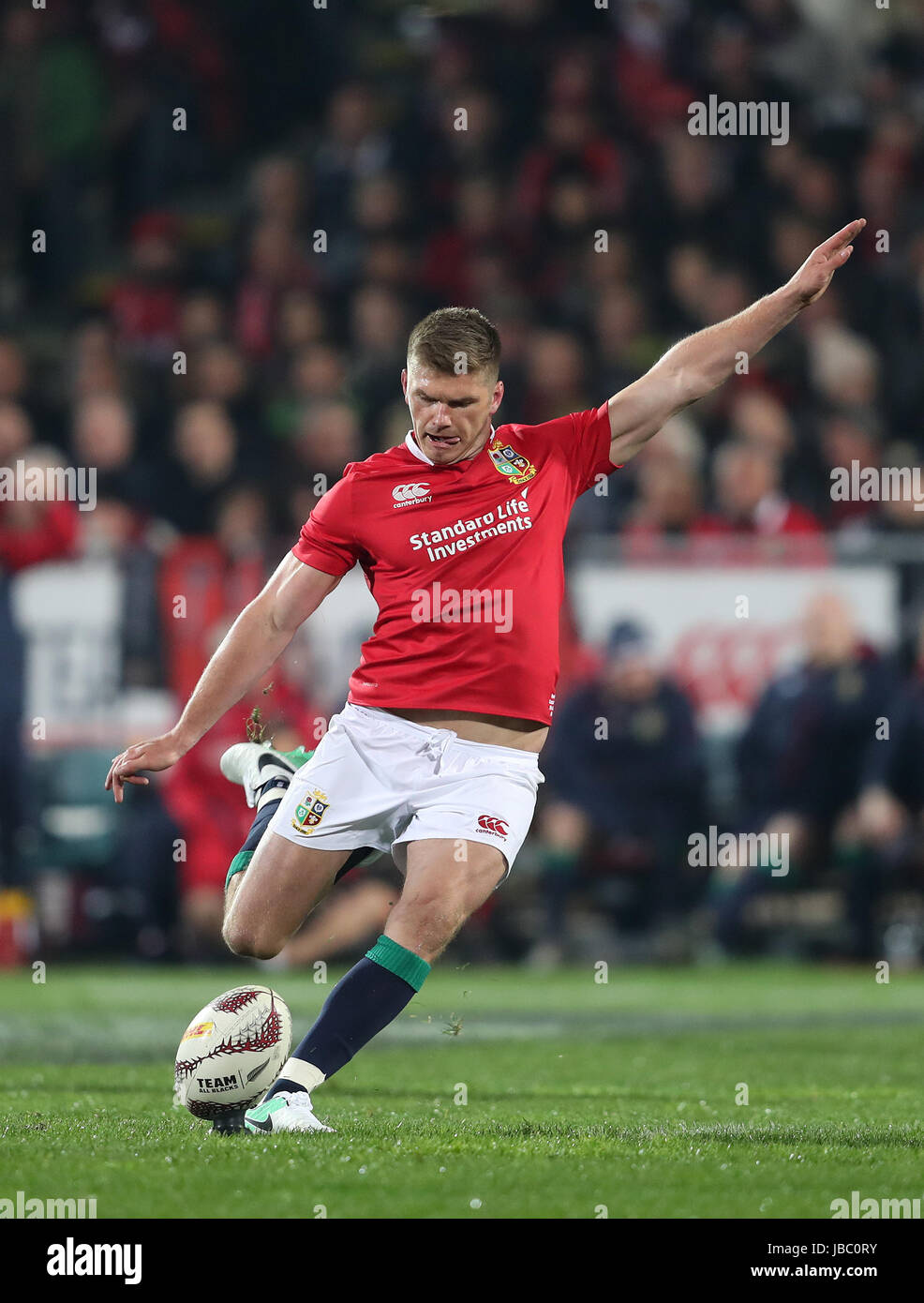 Britische und irische Löwen Owen Farrell tritt eine Strafe während der Tour-Match im AMI Stadium, Christchurch. Stockfoto