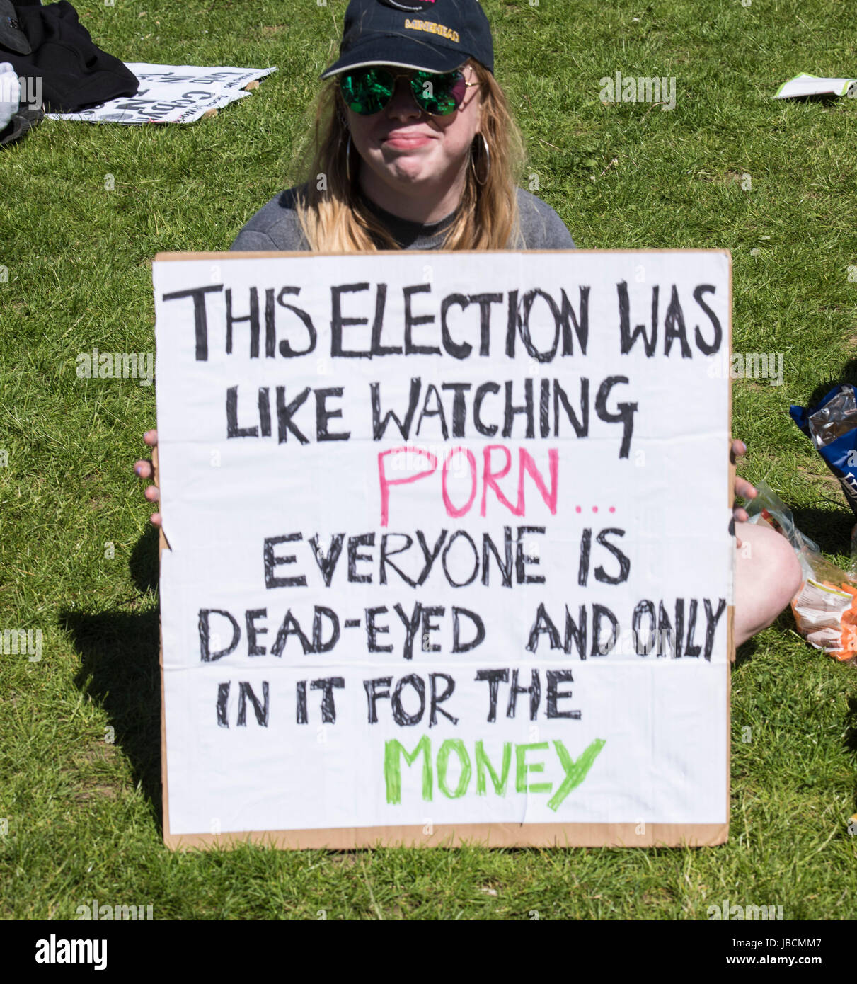 London, UK, 10. Juni 2017-Demonstranten auf der Mai hat Partei und Protest, Parliament Square, Westminster gehen. Bildnachweis: Ian Davidson/Alamy Live-Nachrichten Stockfoto