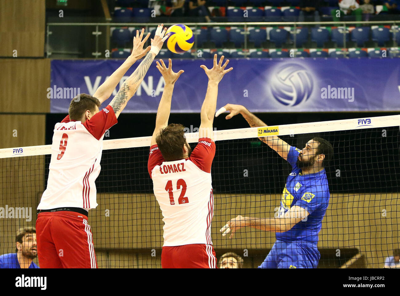 Varna, Bulgarien. 10. Juni 2017. vom linken Bartlomiej LEMANSKI (Polen), Grzegorz LOMACZ (Polen), Mauricio BORGES (Brasilien). Volleyball World League 2017.team Polen Vs team Brazil.Varna/Bulgaria, Kongress- und Sport Center.June10, 2017, ...in der Volleyball-Weltliga Pool E1 Gruppe 1 spielen in diesem Jahr die Teams von Bulgarien, Kanada, Brasilien und Polen. Bildnachweis: Wolfgang Fehrmann/ZUMA Draht/Alamy Live-Nachrichten Stockfoto