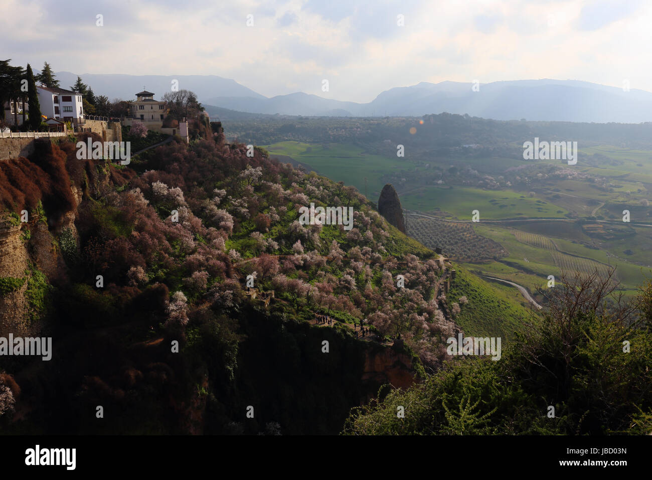 beeindruckende Aussicht auf das Tal in Ronda in Andalusien, Spanien Stockfoto