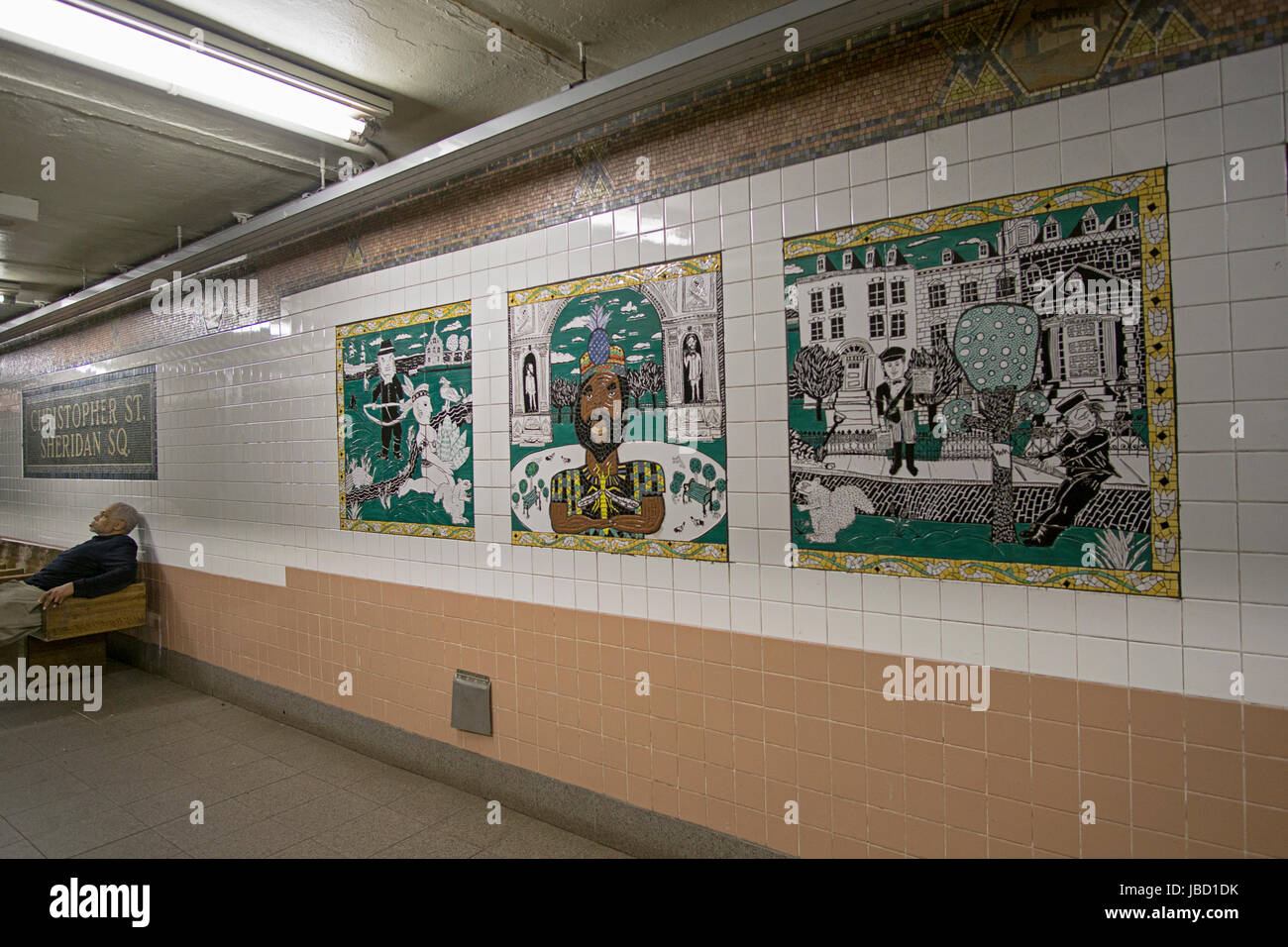 U-Bahn-Kunst auf der Plattform der Christopher St. Sheridan Square u-Bahnstation auf der #1 Linie in Manhattan, neue Lager Foto Subway Art auf die Plattf Stockfoto