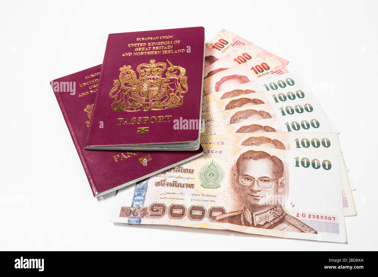 Thailand Baht und britische Pässe Stockfoto