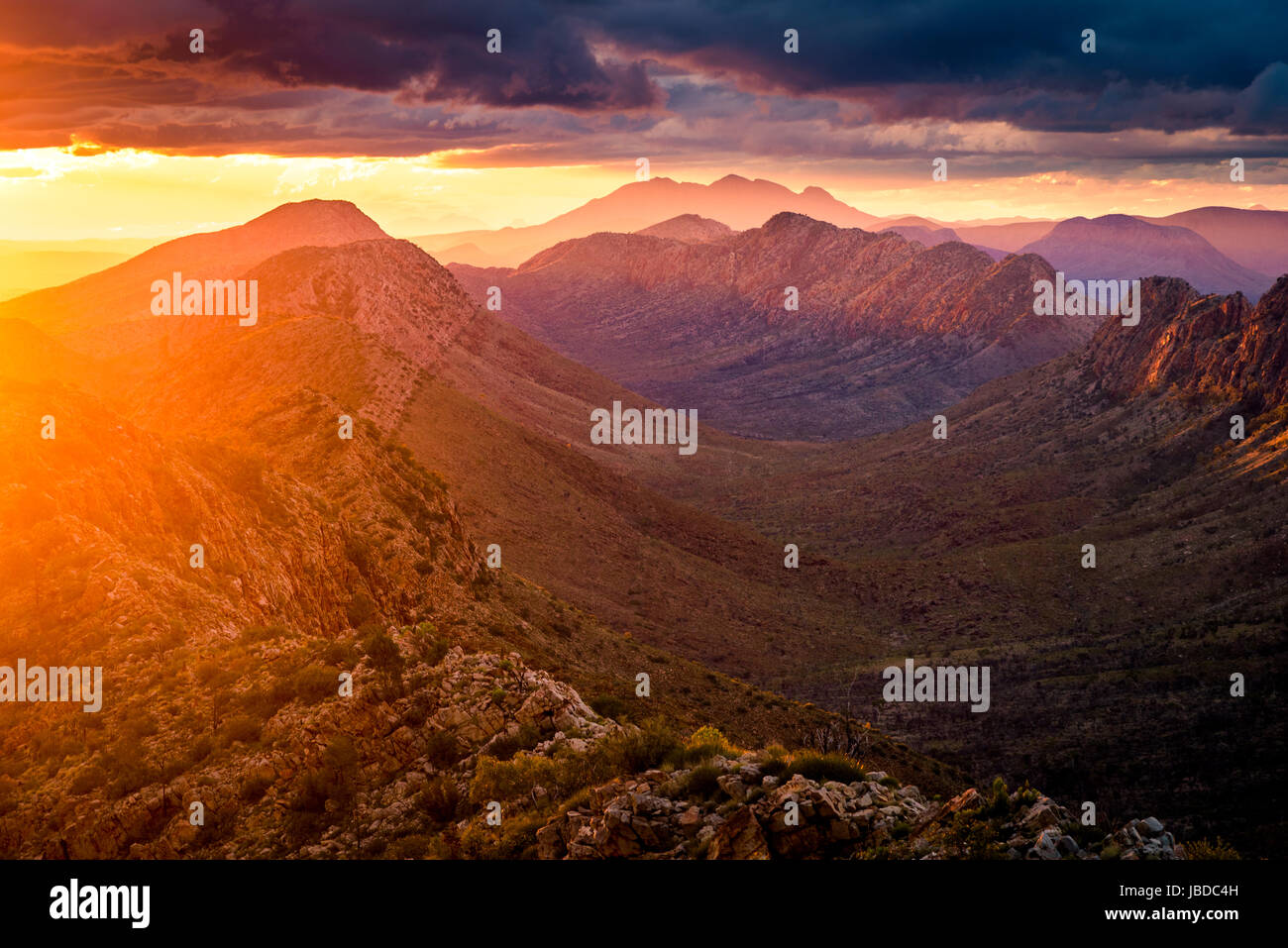 Sonnenuntergang am Grafen Punkt in West Macdonnell Ranges, Northern Territory Stockfoto