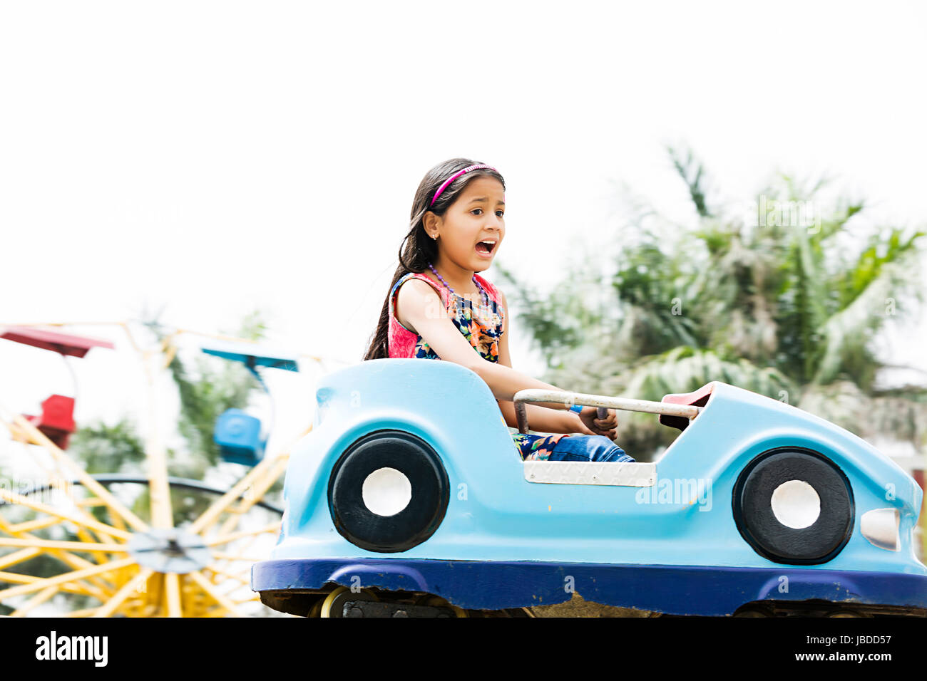 Amusement Park 1 indische Mädchen Ride-Spaß Stockfoto