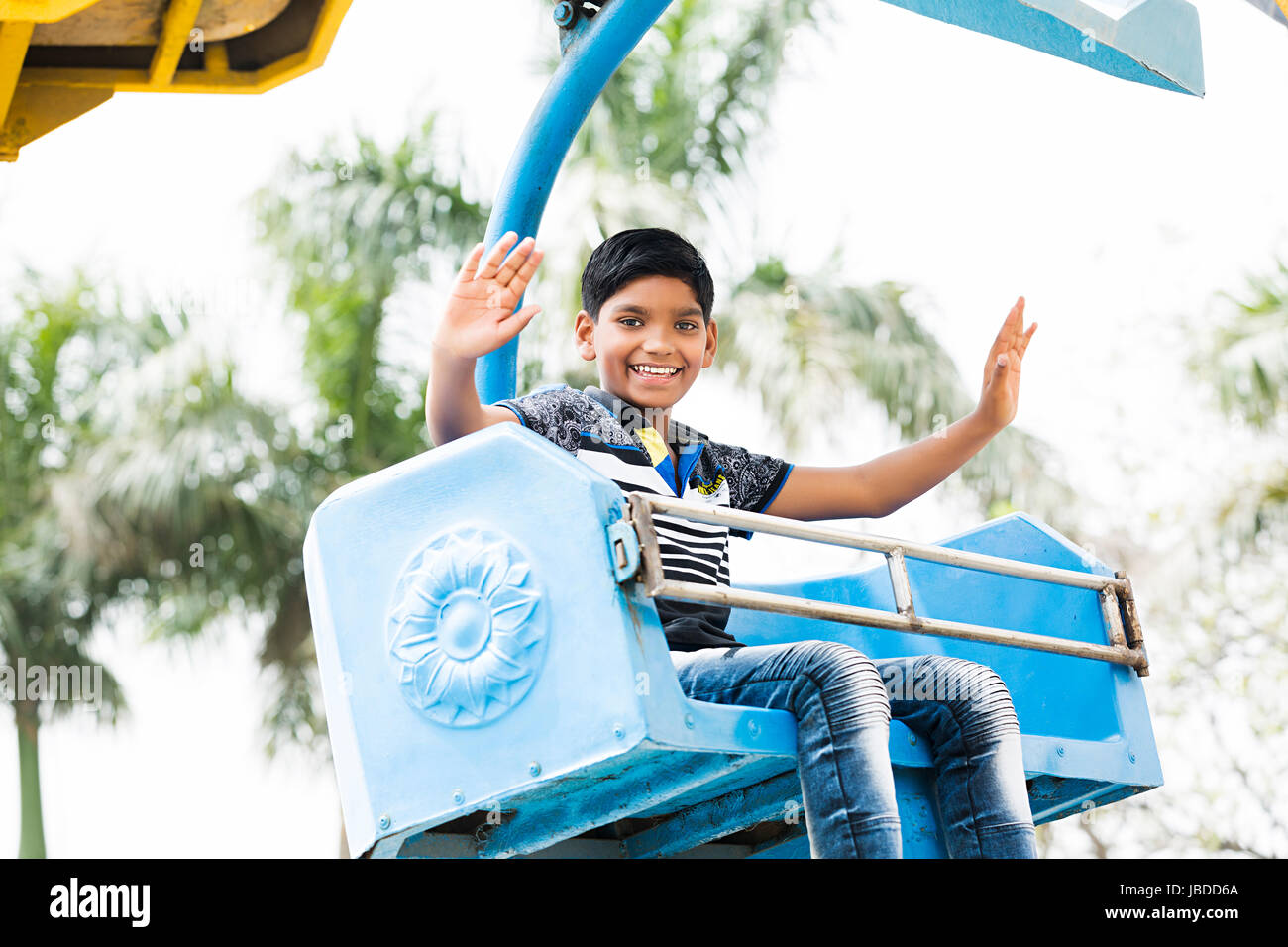 1 Indischen kleiner Junge Amusement Park Spaß Stockfoto