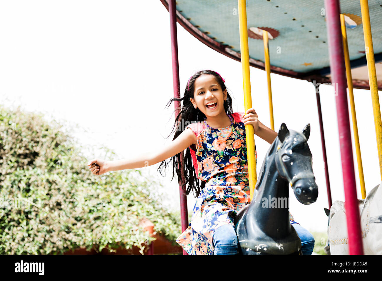 1 indischen Mädchen Messe Pferd Spaß Fröhliche Stockfoto