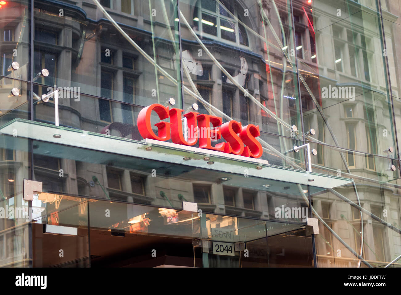 SYDNEY, Australien - 9. Februar 2015: Detail von Guess Shop in Sydney, Australien. Guess ist amerikanische gehobenen Bekleidungsmarke im Jahr 1981 gegründet und haben mo Stockfoto