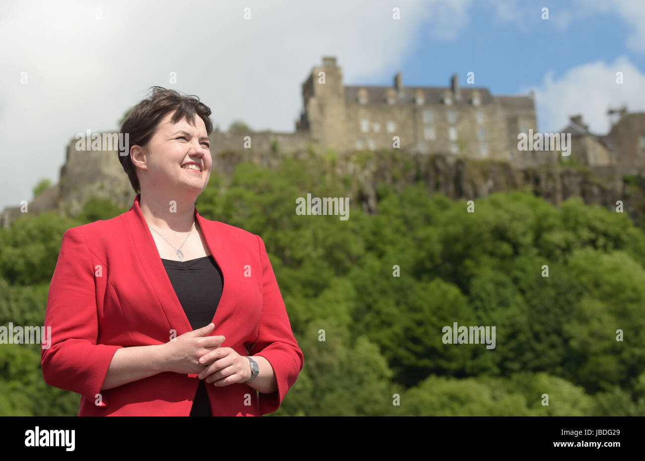 Schottische konservative Führer Ruth Davidson bei einem Foto rufen Sie mit der Partei neu gewählte schottischen Abgeordneten des Parlaments vor Stirling Castle, als sie entlassen hat, einen Vorschlag, dass sie versuchen werden, die schottischen konservativen aus dem Vereinigten Königreich brechen party nach einer demütigenden General Wahlergebnis für Theresa May. Stockfoto
