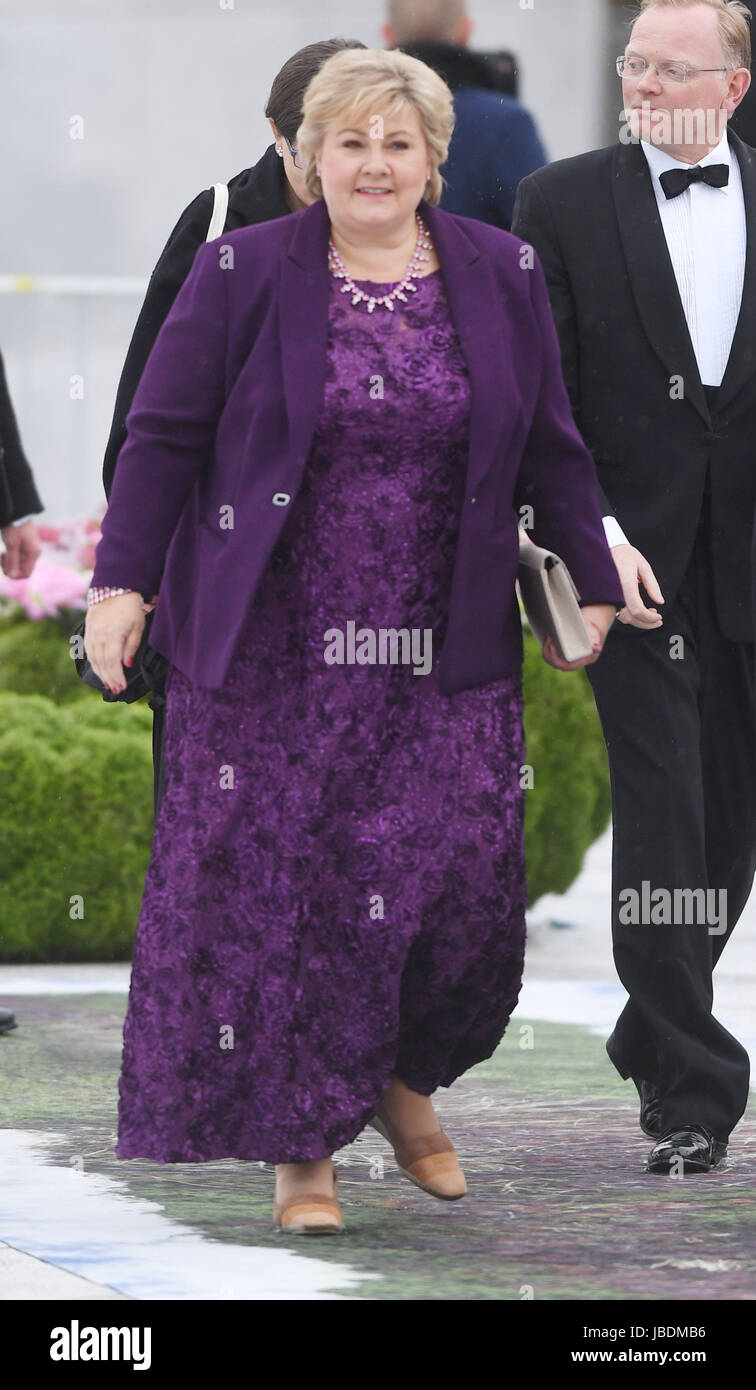 König Harald und Königin Sonja 80. Geburtstag Gala Bankett am Opernhaus - Ankünfte mit: Erna Solberg Where: Oslo, Norwegen bei: 10. Mai 2017 Credit: WENN.com Stockfoto