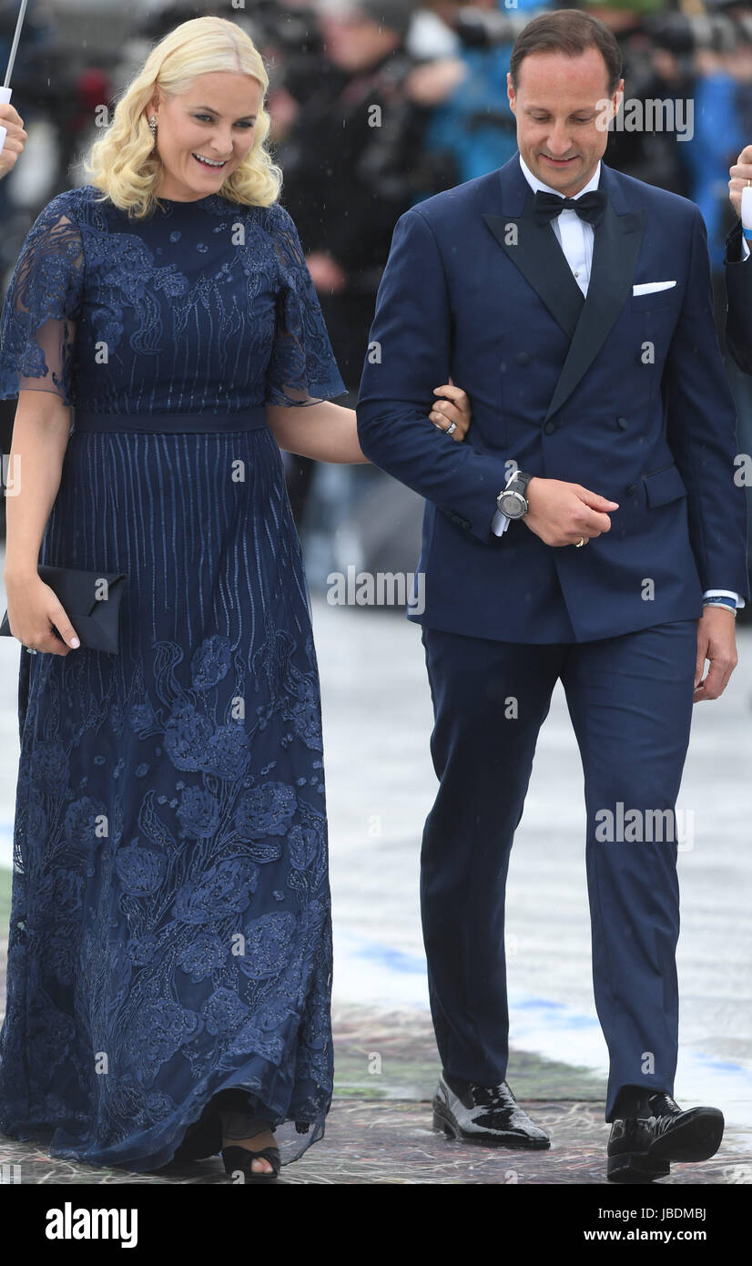 König Harald und Königin Sonja 80. Geburtstag Gala Bankett am Opernhaus - Ankünfte mit: Kronprinz Haakon von Norwegen, Kronprinzessin Mette - Marit von nirgendwo: Oslo, Norwegen bei: 10. Mai 2017 Credit: WENN.com Stockfoto