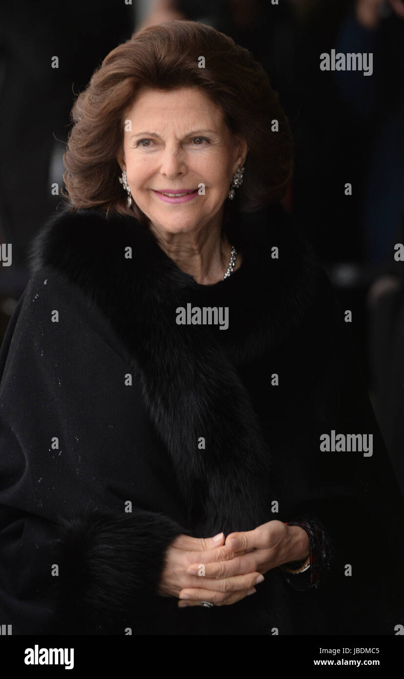 König Harald und Königin Sonja 80. Geburtstag Gala Bankett am Opernhaus - Ankünfte mit: Königin Silvia von Schweden wo: Oslo, Norwegen bei: 10. Mai 2017 Credit: WENN.com Stockfoto