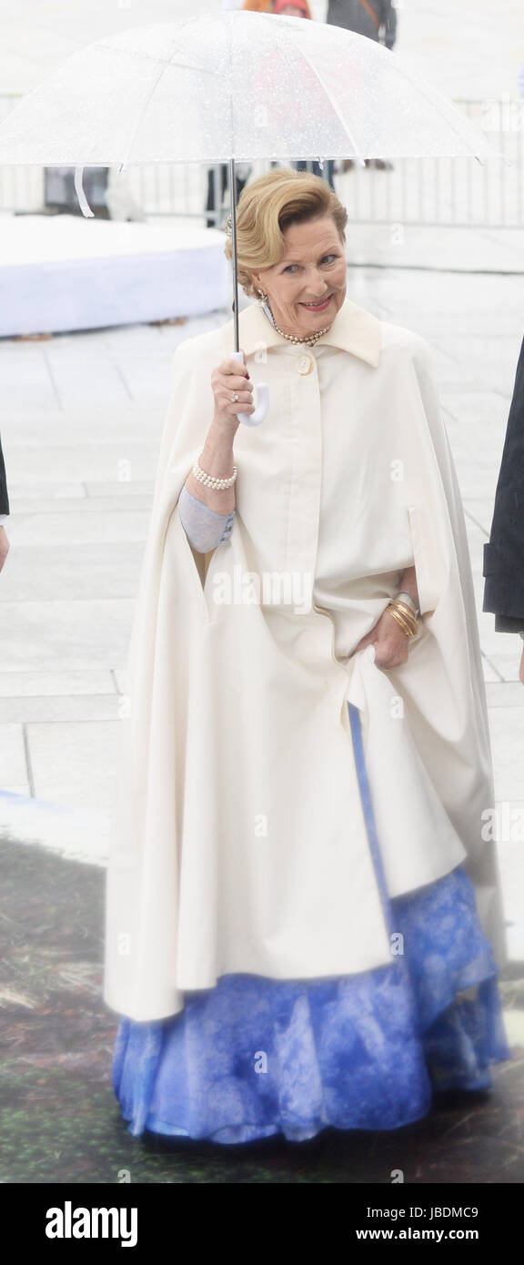 König Harald und Königin Sonja 80. Geburtstag Gala Bankett am Opernhaus - Ankünfte mit: Königin Sonja von Norwegen wo: Oslo, Norwegen bei: 10. Mai 2017 Credit: WENN.com Stockfoto