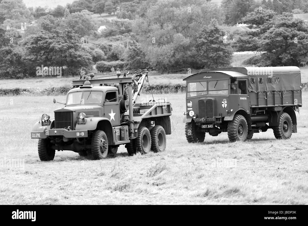 10. Juni 2017 - Diamond T und AEC Matador Lastwagen auf der Krieg und Frieden Show in Wraxall in North Somerset. England. Stockfoto