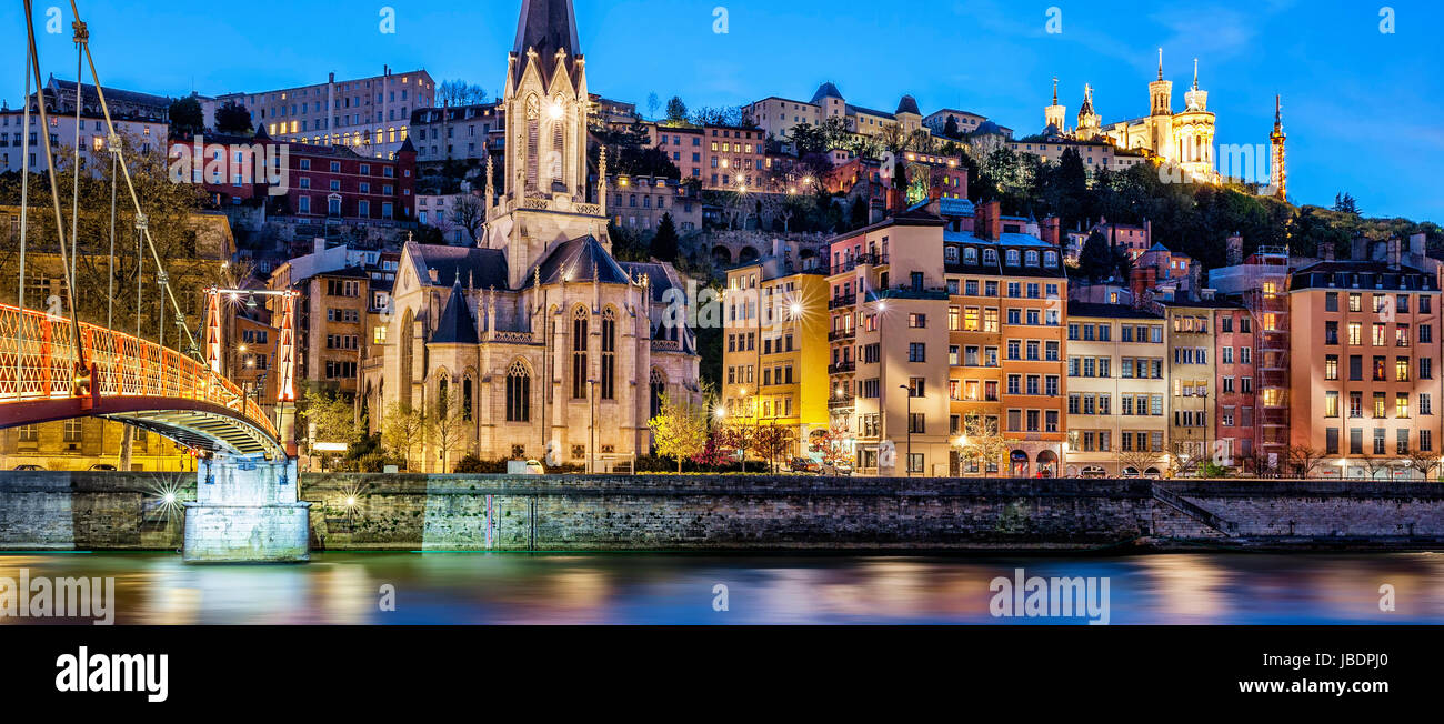Blick auf Lyon mit Saône in der Nacht Stockfoto