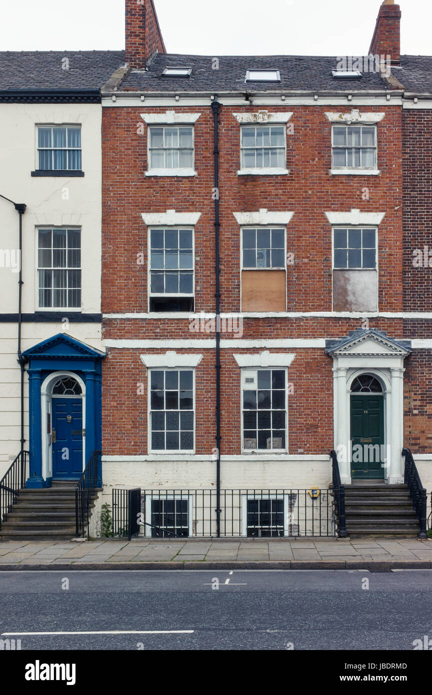 Georgianischen Gebäude in Hull renovierungsbedürftig Stockfoto